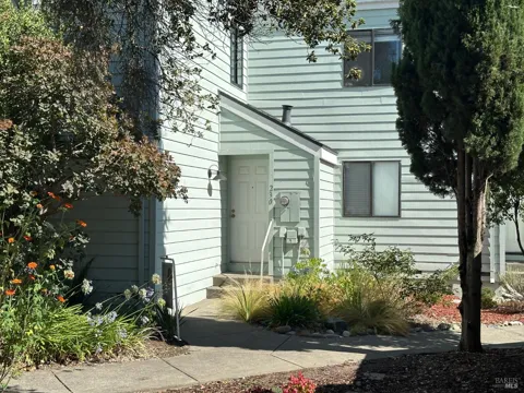 230 Courtyards East