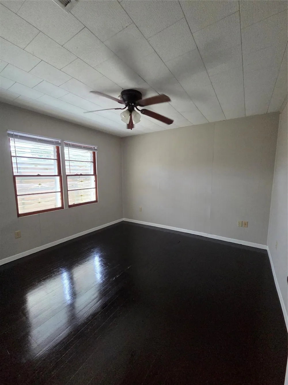 122 S Willow Street Texas City, TX 77591
