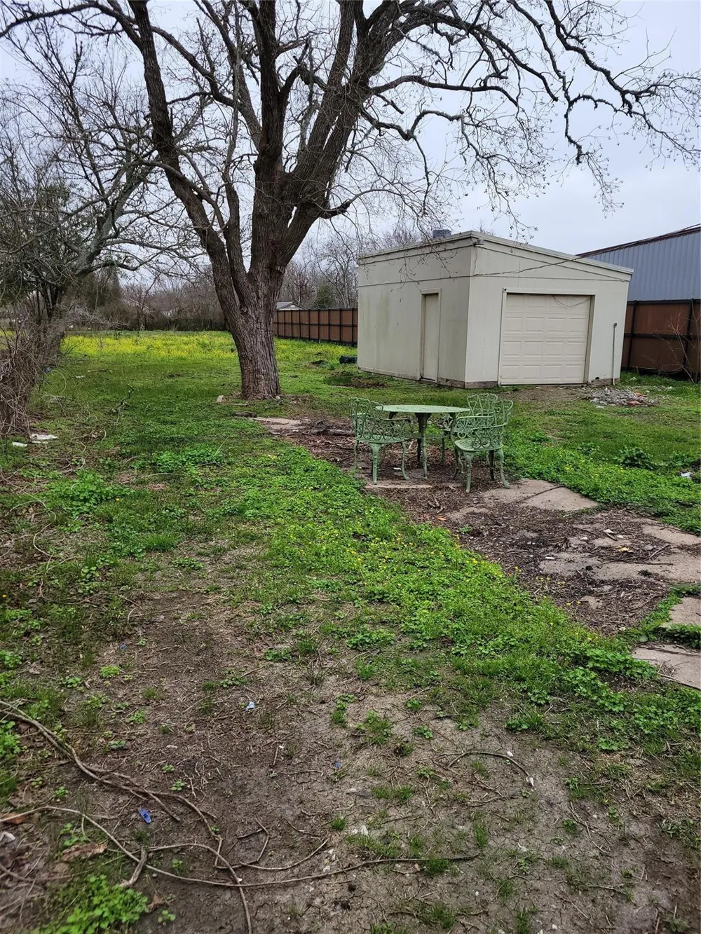 122 S Willow Street Texas City, TX 77591