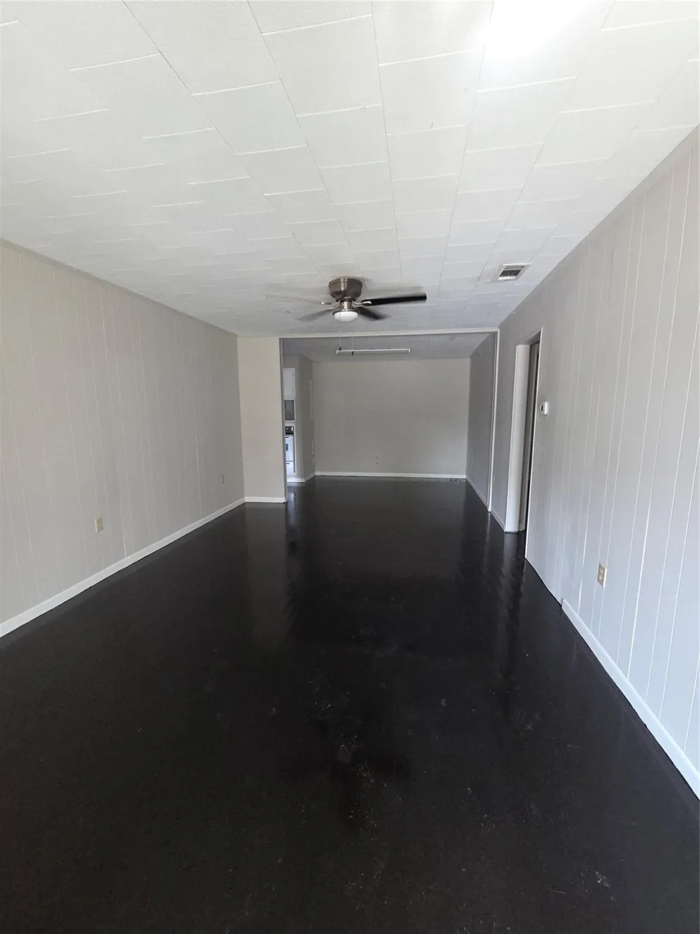 122 S Willow Street Texas City, TX 77591