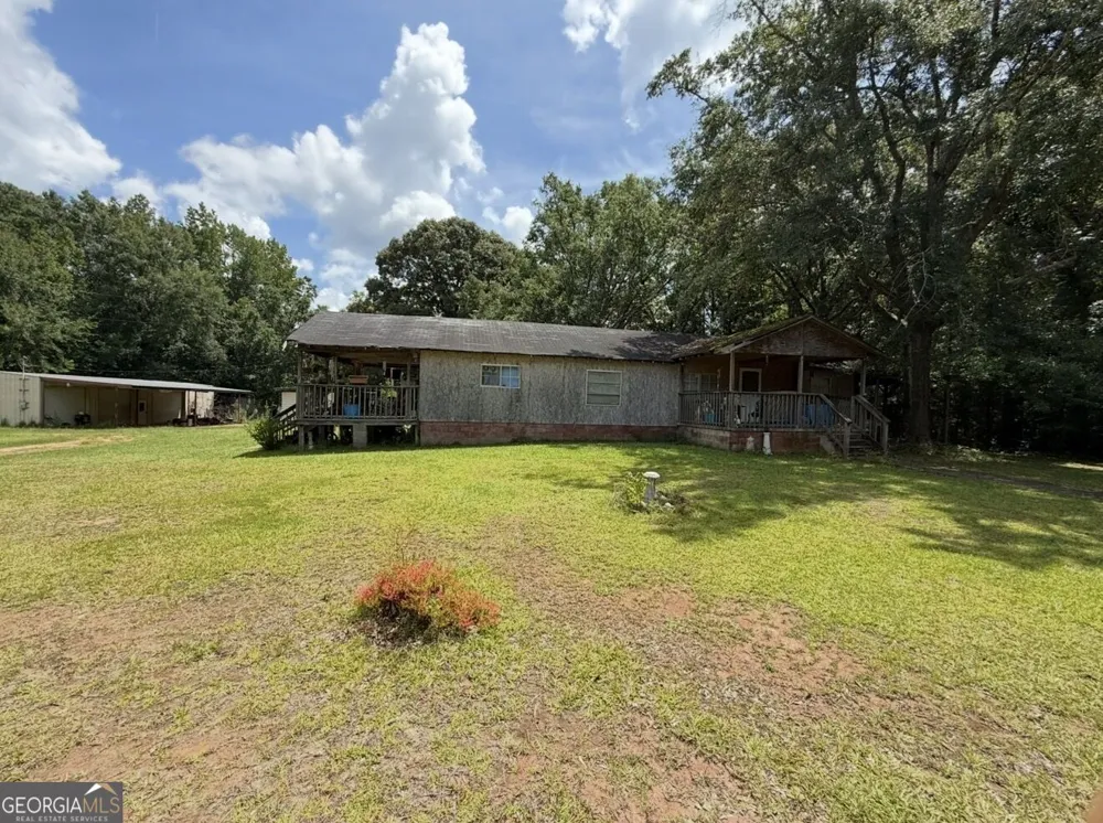 233 207 Baughs Cross RD West Point, GA 31833