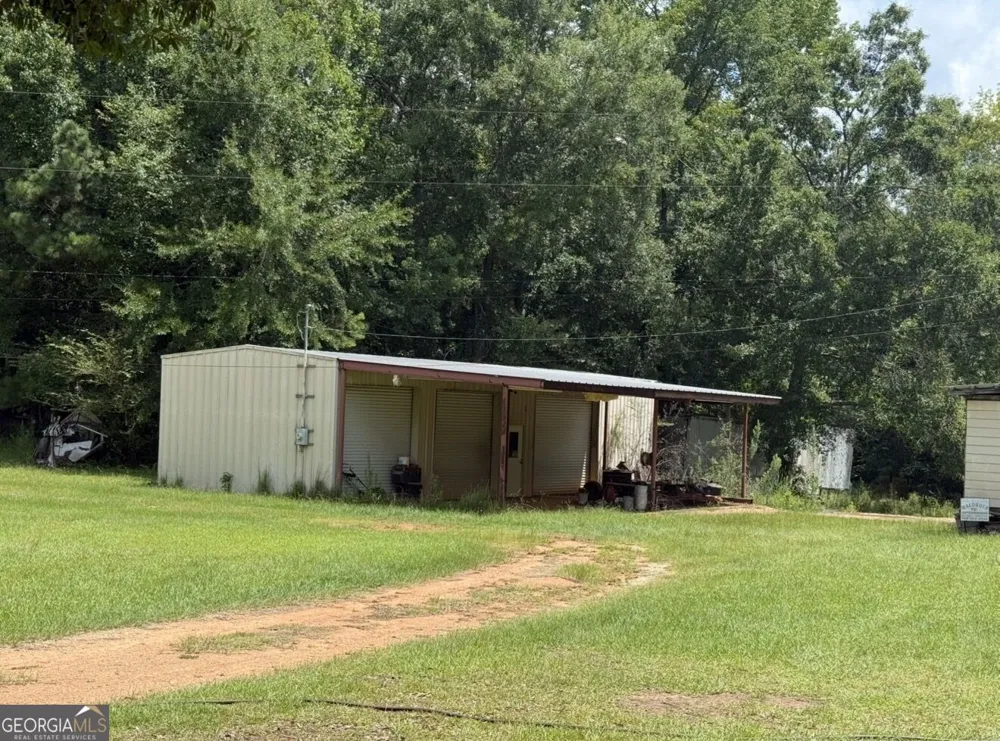 233 207 Baughs Cross RD West Point, GA 31833