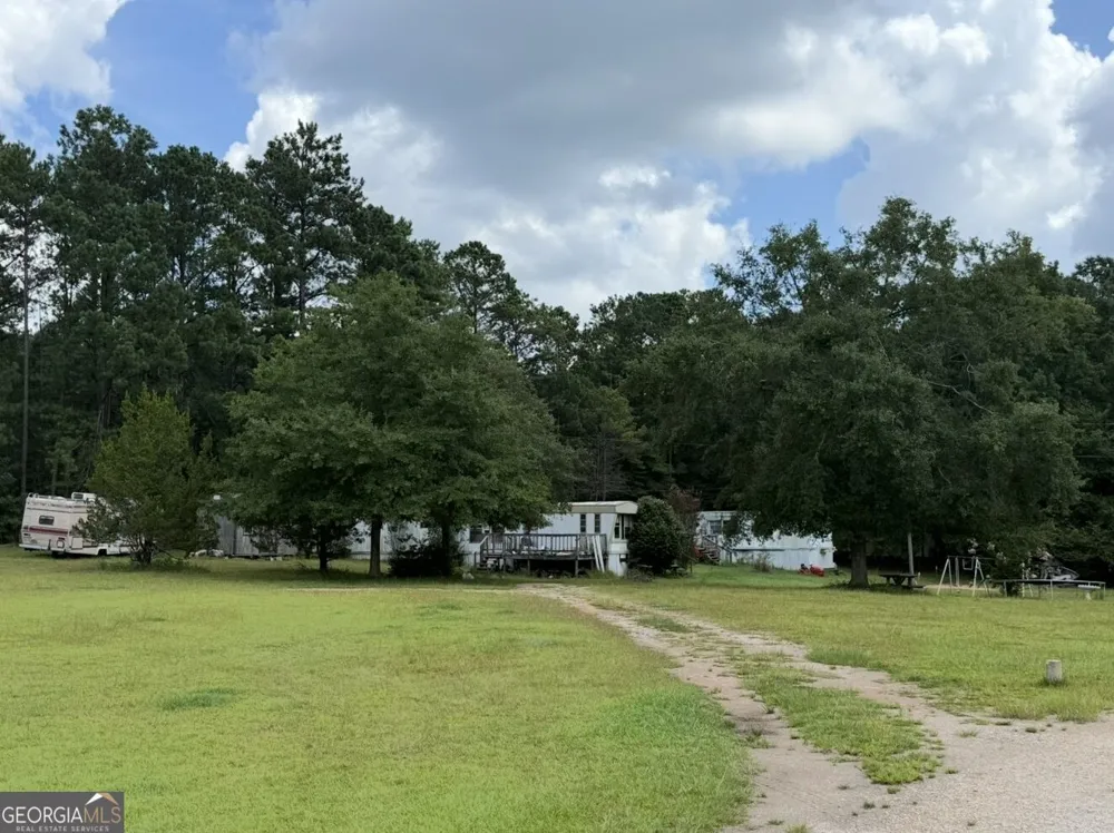 233 207 Baughs Cross RD West Point, GA 31833