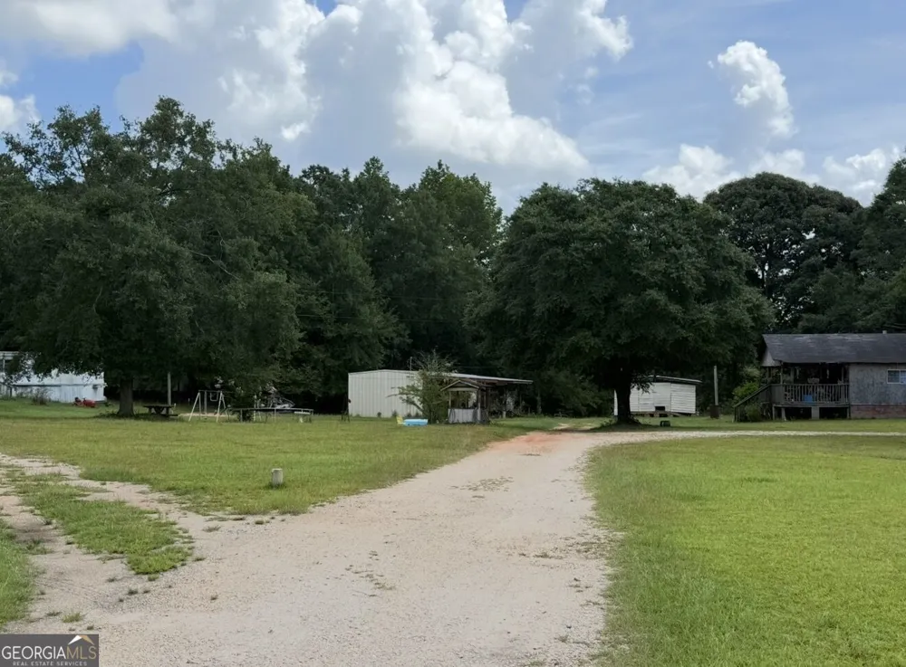 233 207 Baughs Cross RD West Point, GA 31833