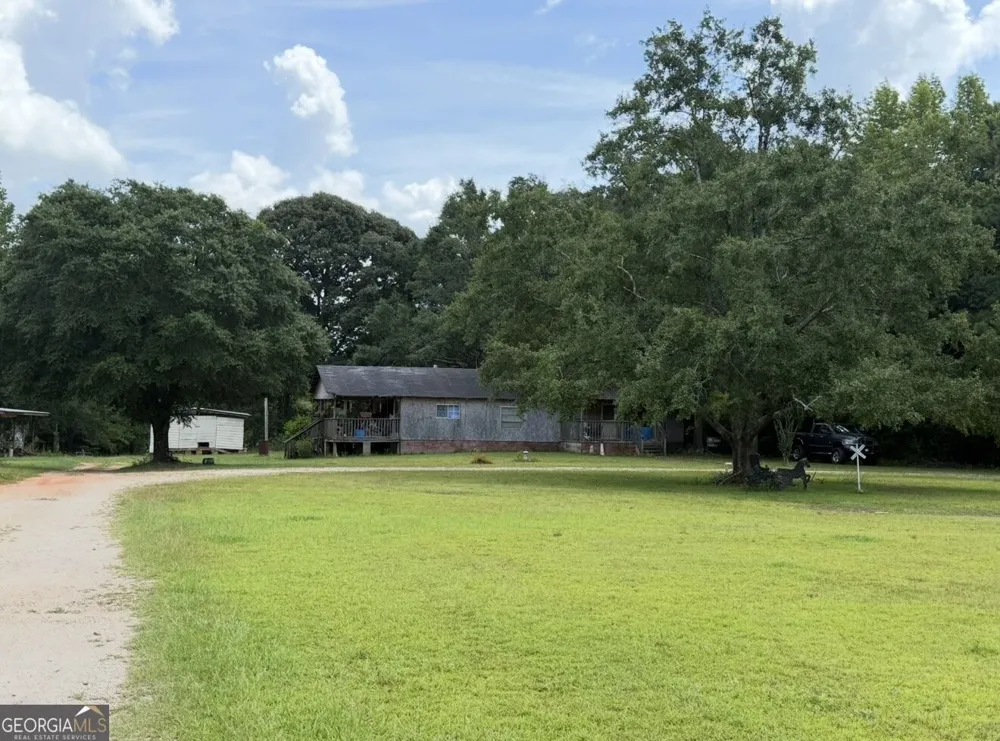 233 207 Baughs Cross RD West Point, GA 31833