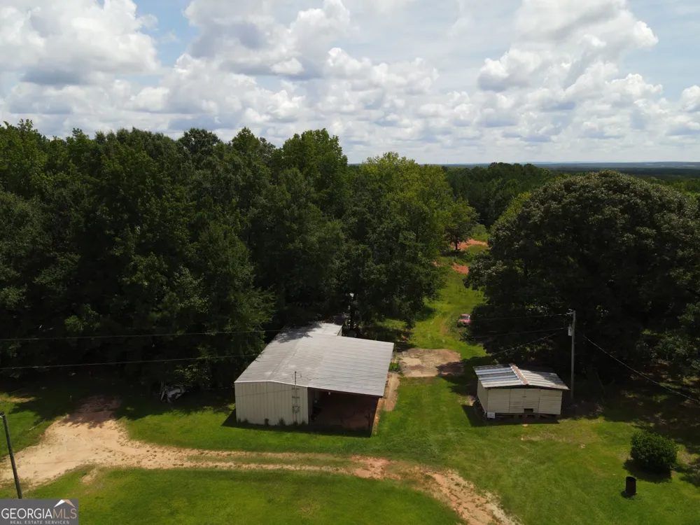233 207 Baughs Cross RD West Point, GA 31833