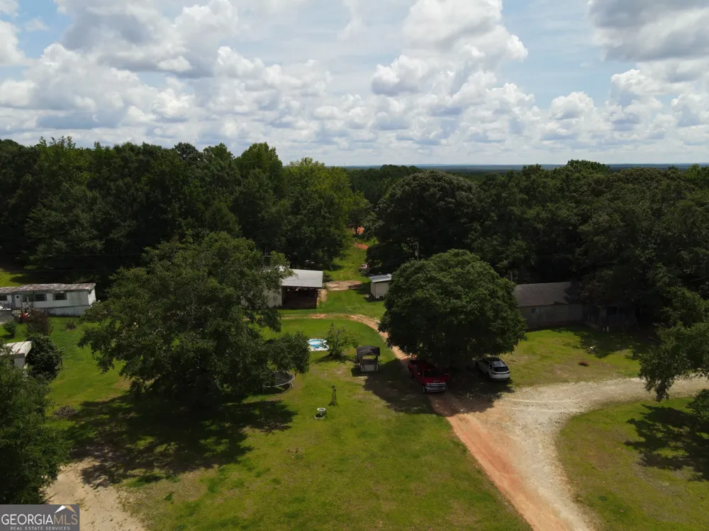 233 207 Baughs Cross RD West Point, GA 31833
