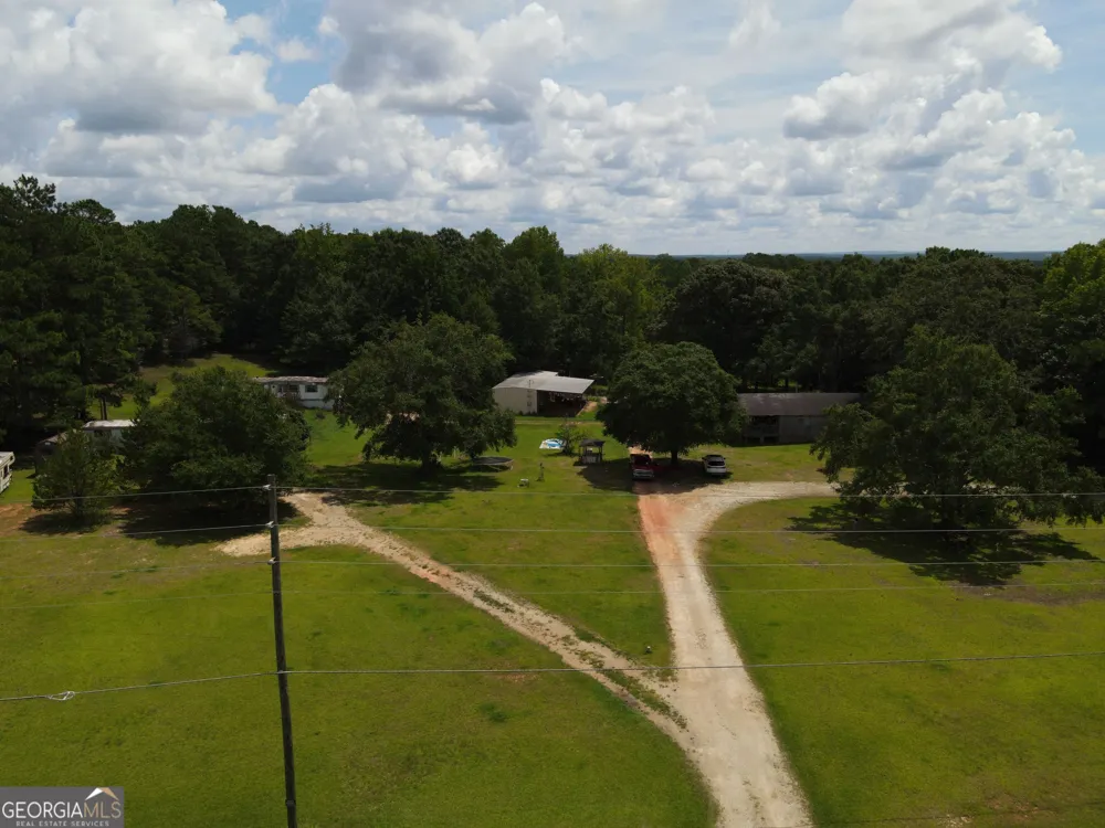233 207 Baughs Cross RD West Point, GA 31833