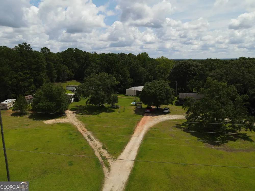 233 207 Baughs Cross RD West Point, GA 31833