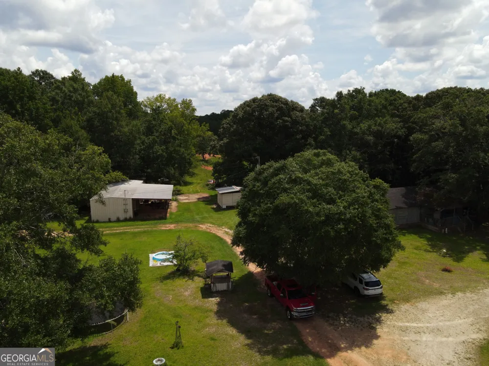 233 207 Baughs Cross RD West Point, GA 31833