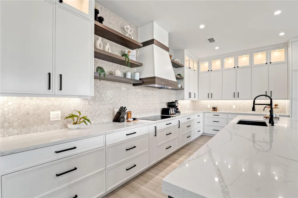 171 MCKINLEY DRIVE Sarasota, FL 34236