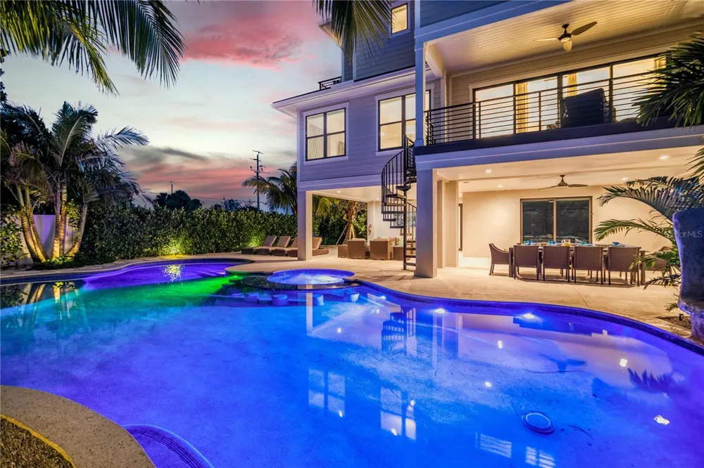 171 MCKINLEY DRIVE Sarasota, FL 34236