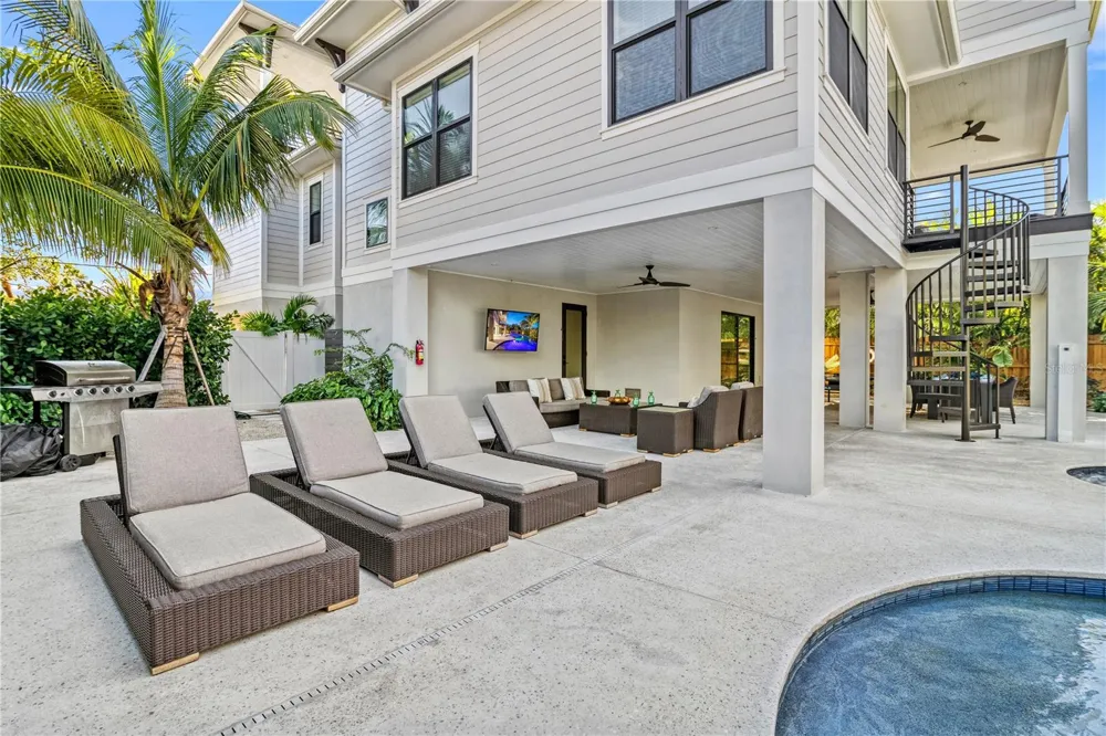 171 MCKINLEY DRIVE Sarasota, FL 34236
