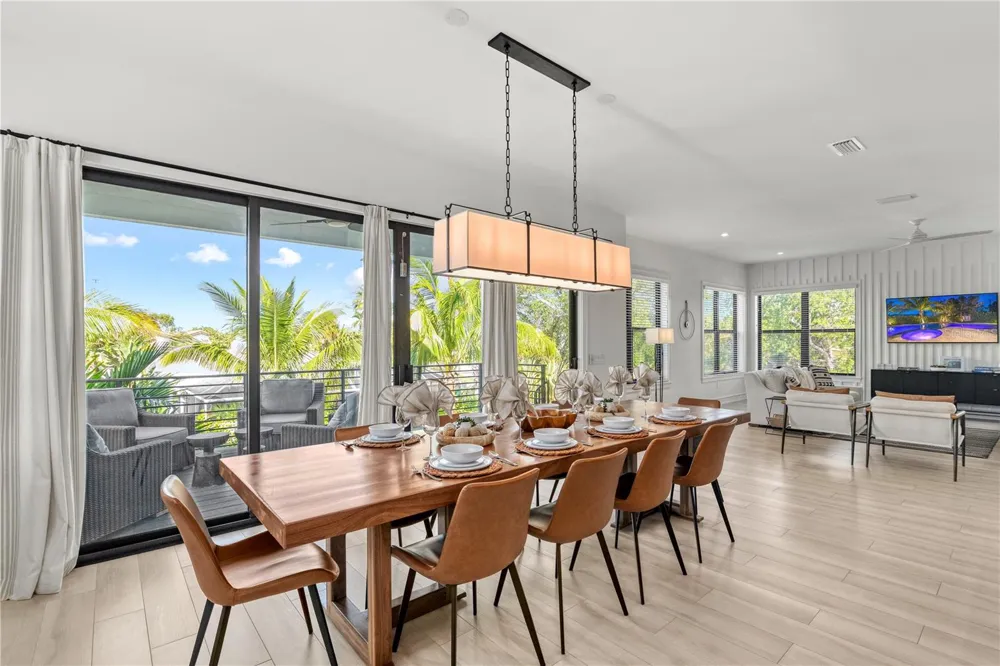171 MCKINLEY DRIVE Sarasota, FL 34236