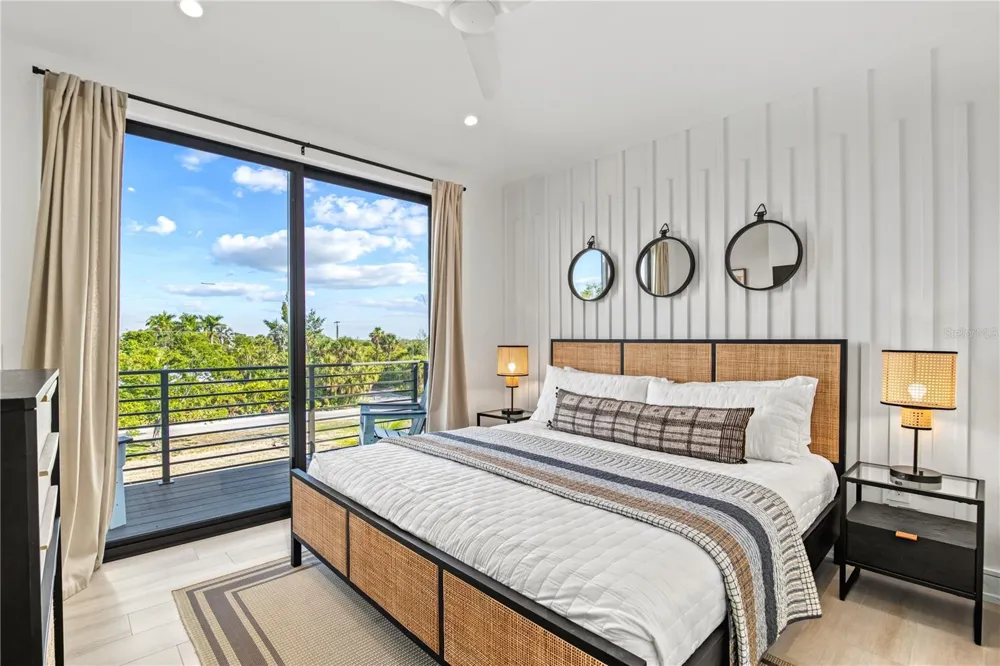 171 MCKINLEY DRIVE Sarasota, FL 34236