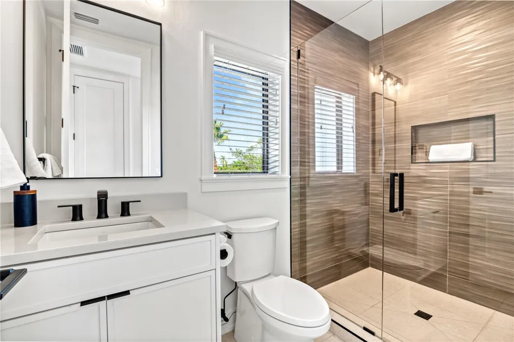 171 MCKINLEY DRIVE Sarasota, FL 34236