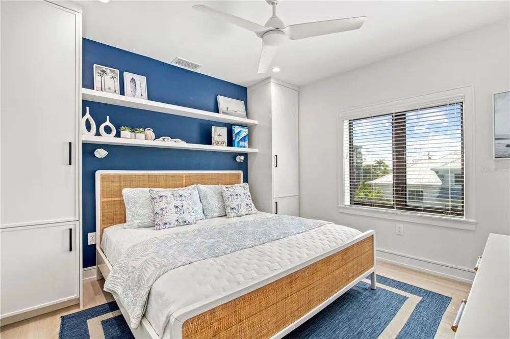 171 MCKINLEY DRIVE Sarasota, FL 34236