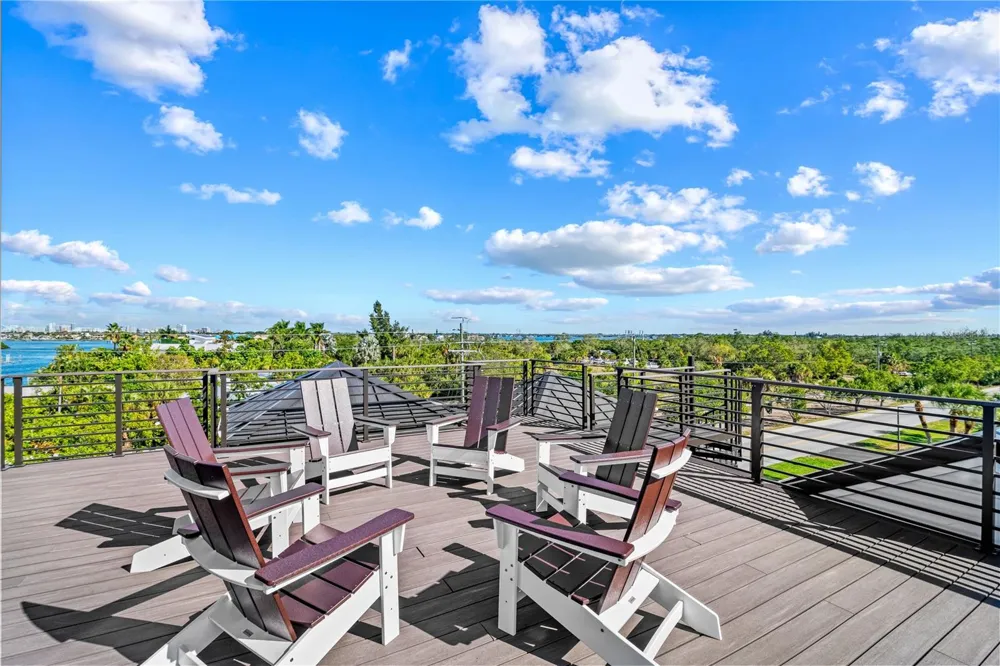 171 MCKINLEY DRIVE Sarasota, FL 34236