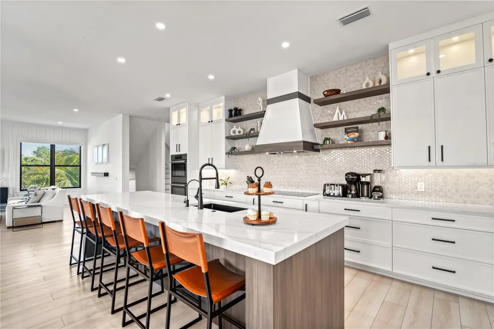 171 MCKINLEY DRIVE Sarasota, FL 34236