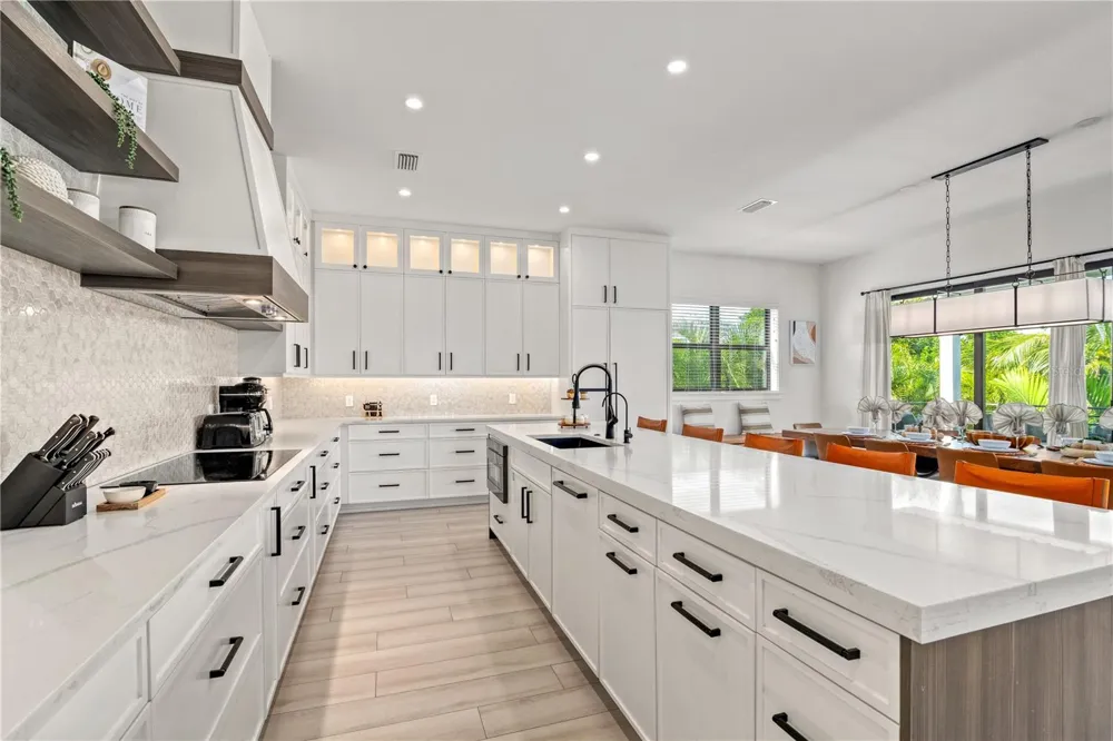 171 MCKINLEY DRIVE Sarasota, FL 34236