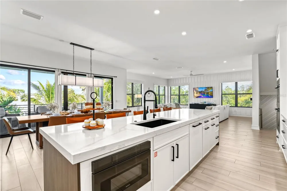 171 MCKINLEY DRIVE Sarasota, FL 34236