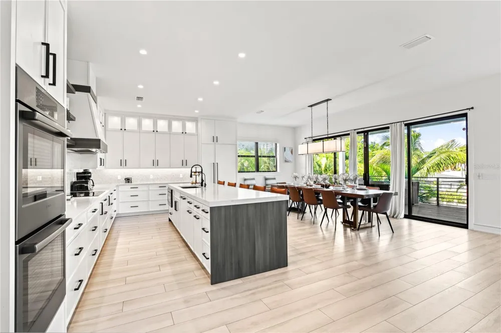 171 MCKINLEY DRIVE Sarasota, FL 34236