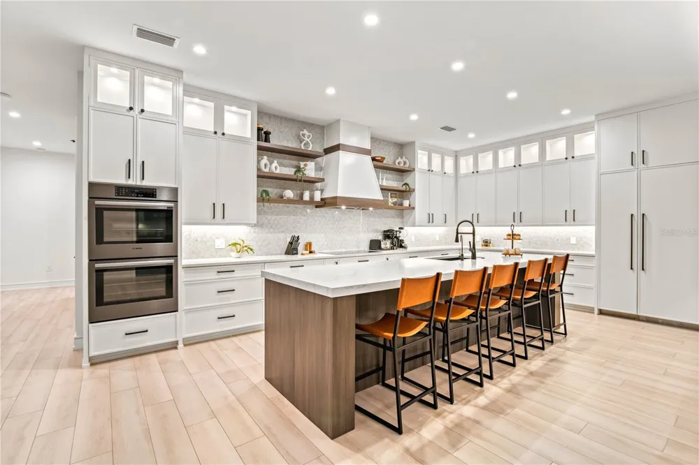 171 MCKINLEY DRIVE Sarasota, FL 34236
