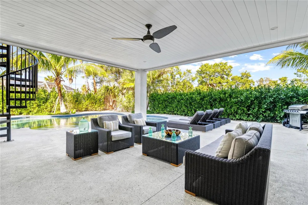 171 MCKINLEY DRIVE Sarasota, FL 34236