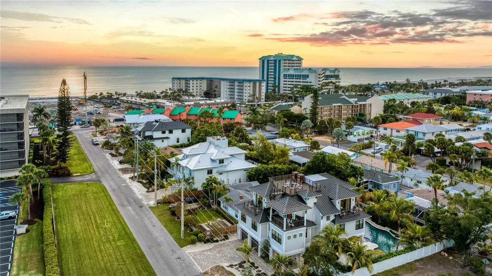 171 MCKINLEY DRIVE Sarasota, FL 34236