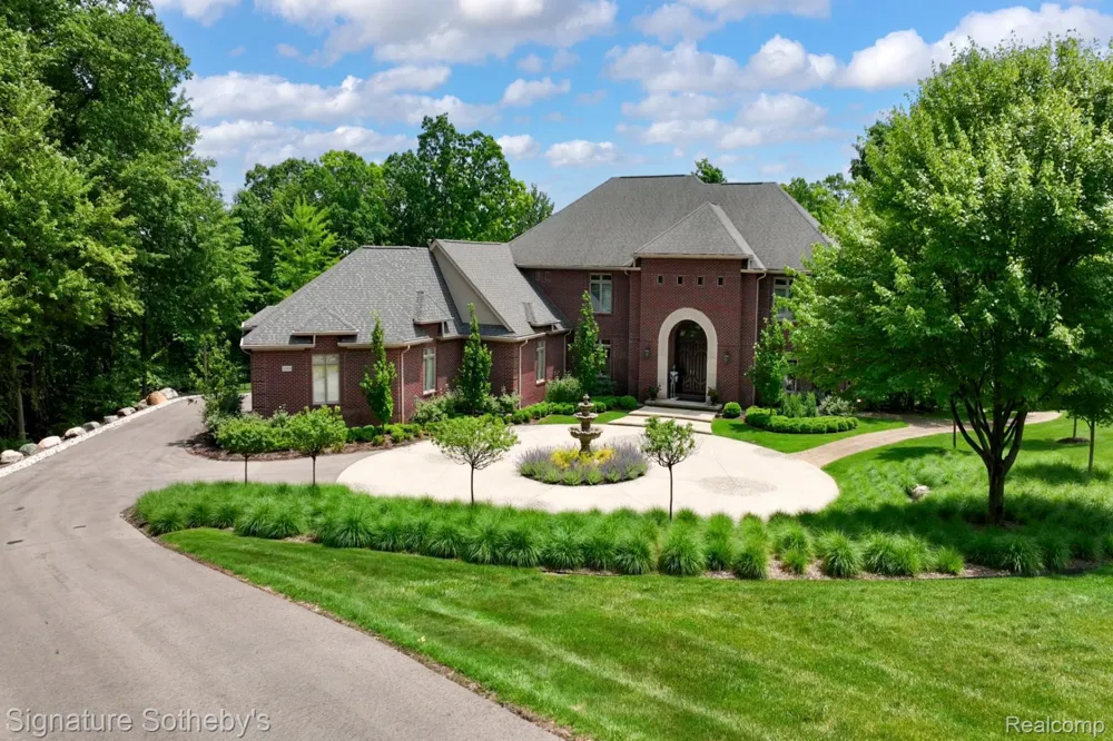 5001 FOREST VALLEY Independence Charter Township, MI 48348