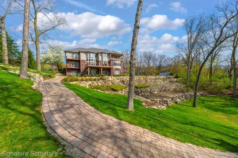 5001 FOREST VALLEY
