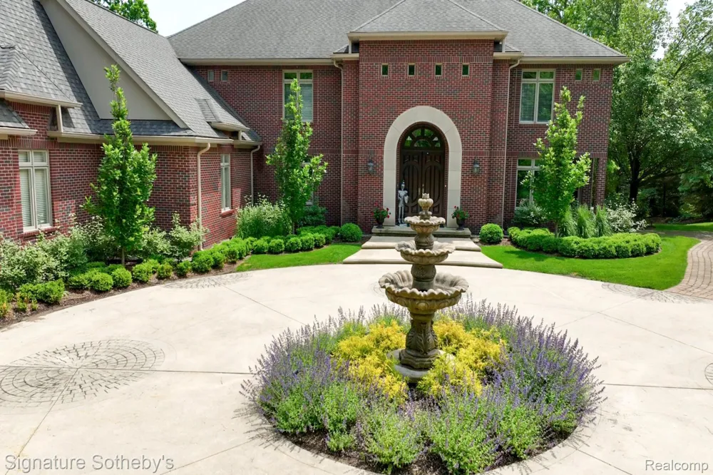 5001 FOREST VALLEY Independence Charter Township, MI 48348
