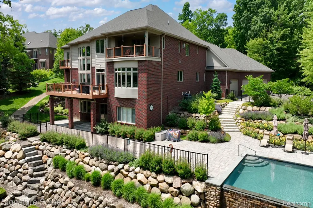 5001 FOREST VALLEY Independence Charter Township, MI 48348