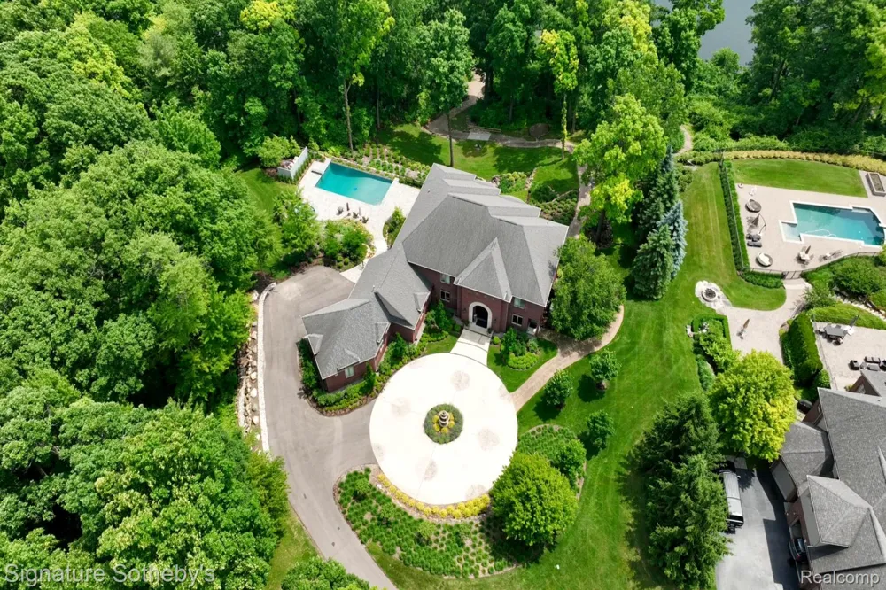 5001 FOREST VALLEY Independence Charter Township, MI 48348