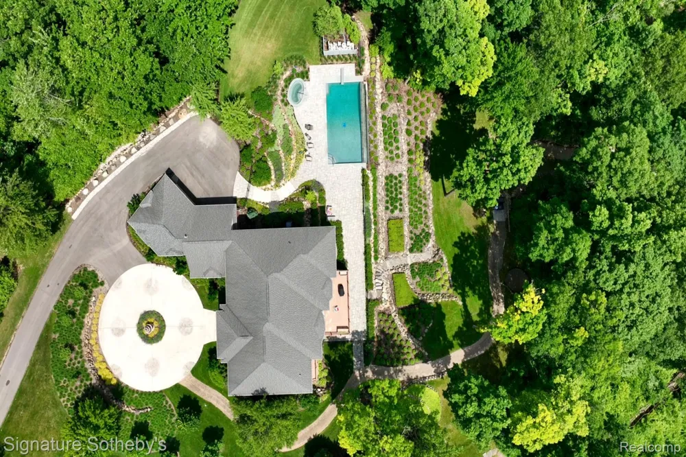 5001 FOREST VALLEY Independence Charter Township, MI 48348