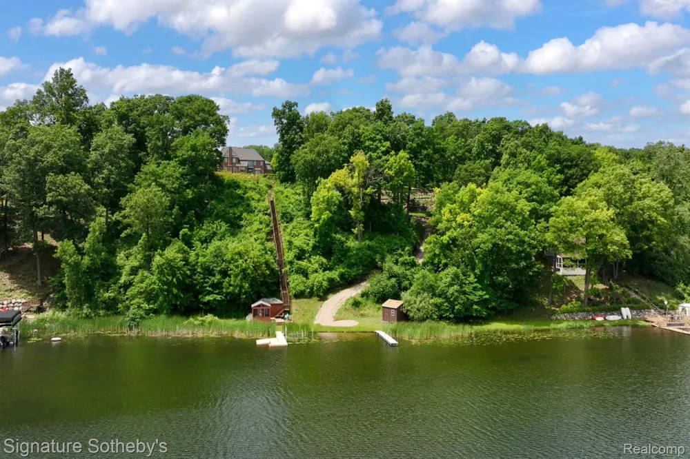 5001 FOREST VALLEY Independence Charter Township, MI 48348
