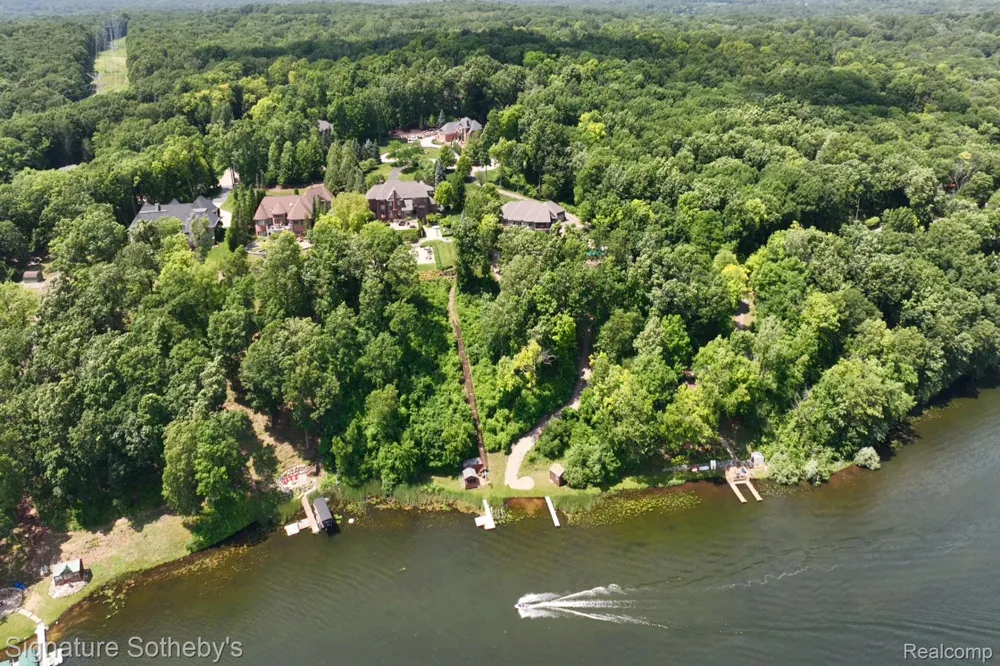 5001 FOREST VALLEY Independence Charter Township, MI 48348
