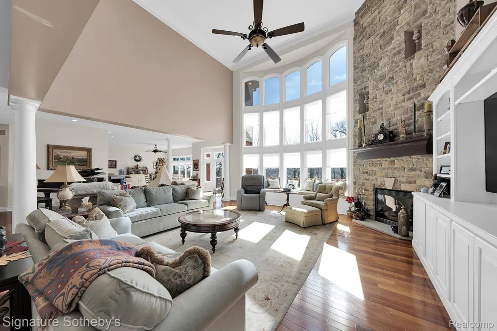 5001 FOREST VALLEY Independence Charter Township, MI 48348