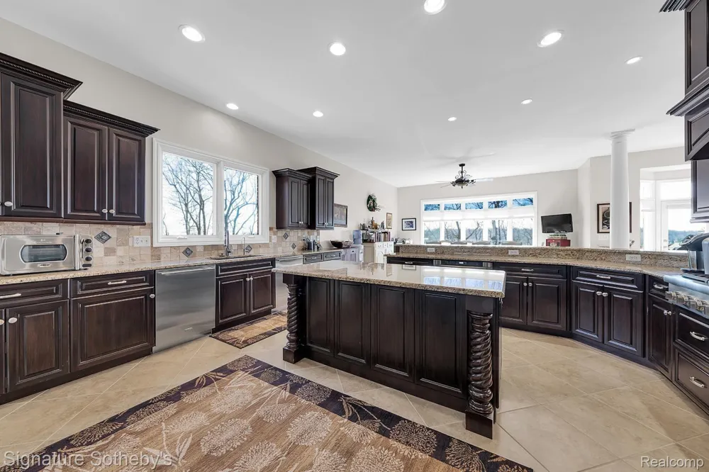 5001 FOREST VALLEY Independence Charter Township, MI 48348