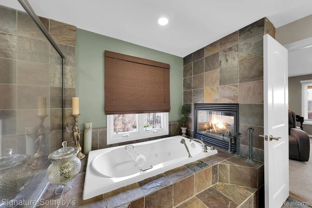 5001 FOREST VALLEY Independence Charter Township, MI 48348