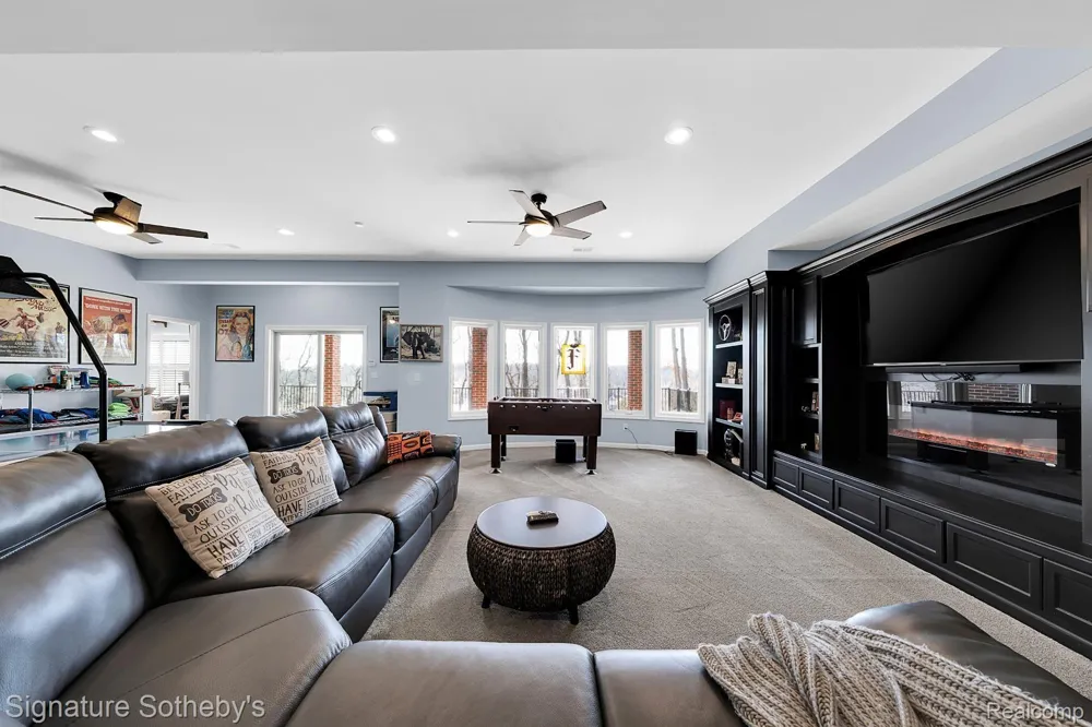 5001 FOREST VALLEY Independence Charter Township, MI 48348