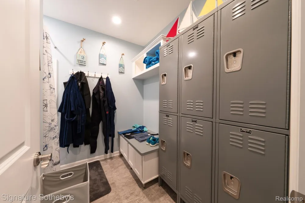 5001 FOREST VALLEY Independence Charter Township, MI 48348