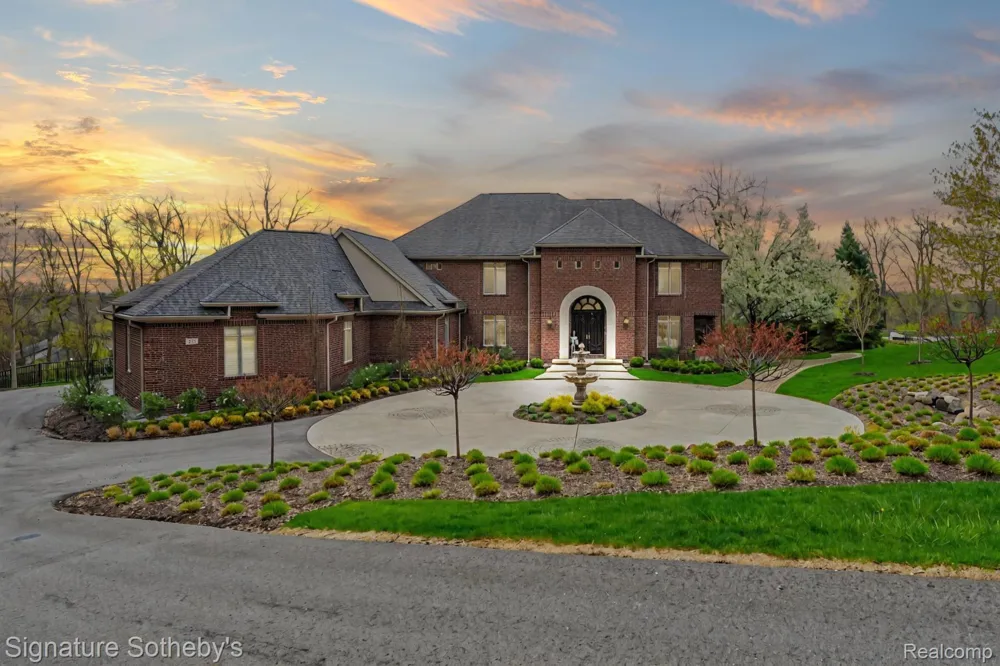 5001 FOREST VALLEY Independence Charter Township, MI 48348