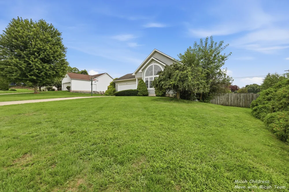 2700 Cape Coral Drive SW Wyoming, MI 49418