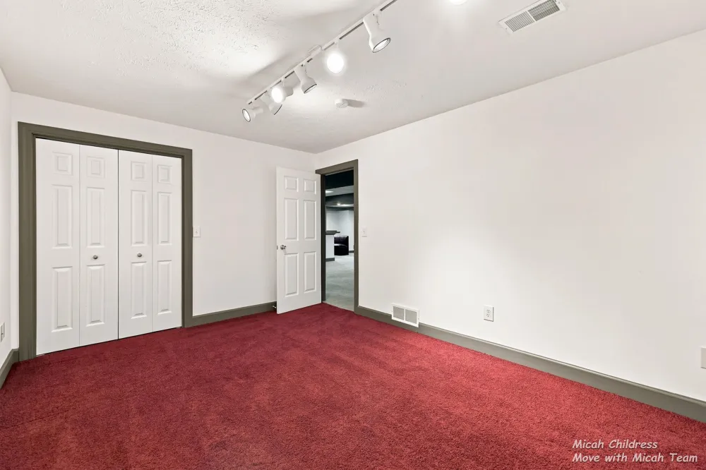 2700 Cape Coral Drive SW Wyoming, MI 49418