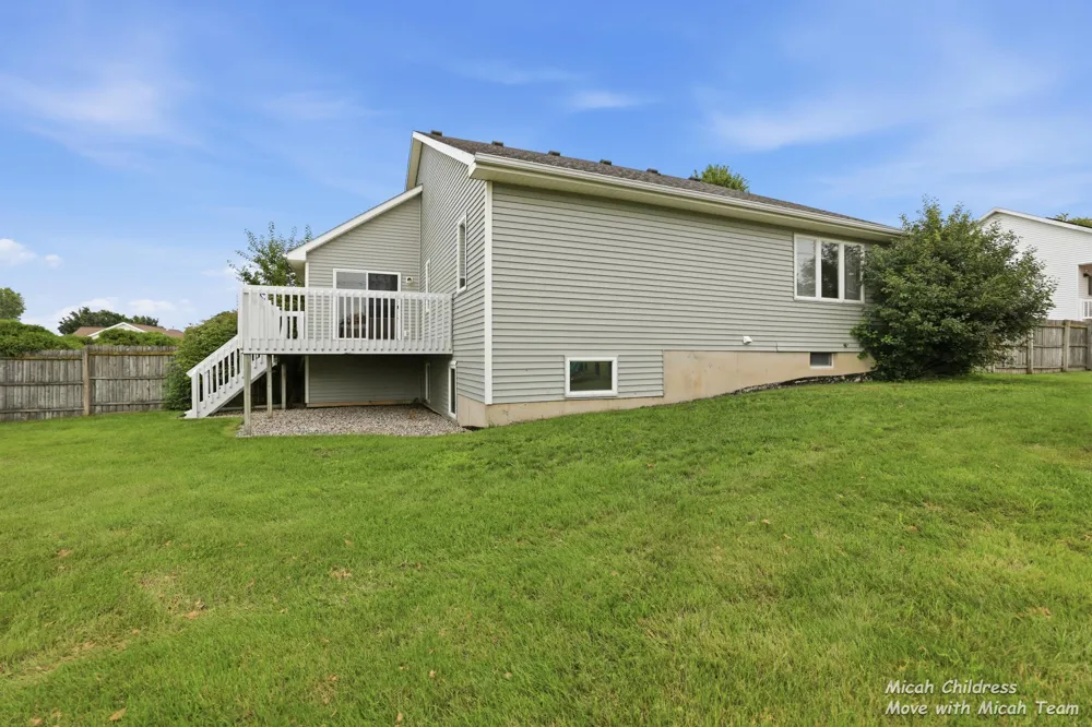 2700 Cape Coral Drive SW Wyoming, MI 49418