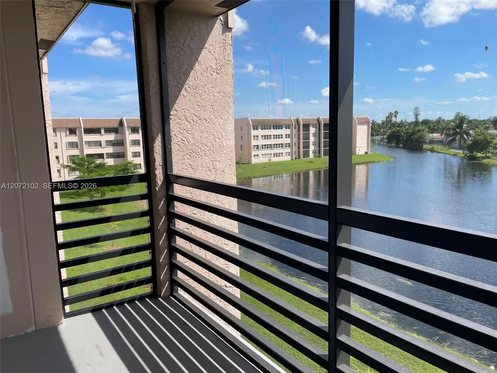 2711 NW 104th Ave #404 Sunrise, FL 33322