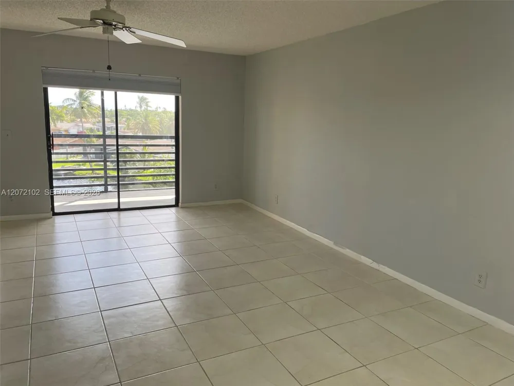 2711 NW 104th Ave #404 Sunrise, FL 33322