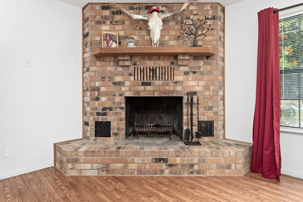 806 E Wildwood Drive Village Mills, TX 77663