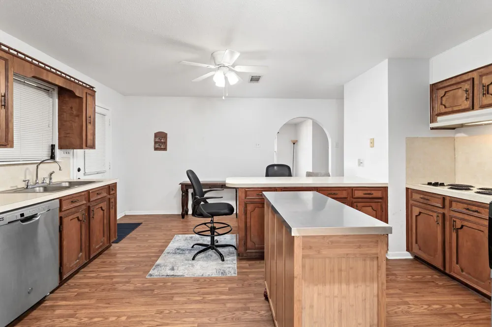 806 E Wildwood Drive Village Mills, TX 77663